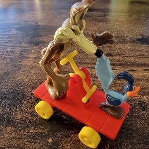 1989 McDonalds Happy Meal Looney Tunes Wile E Coyote and RoadRunner Toy Figures